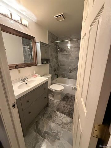 8819 Woodshire Drive, White Lake, MI 48386