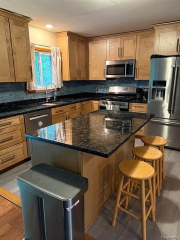 8819 Woodshire Drive, White Lake, MI 48386