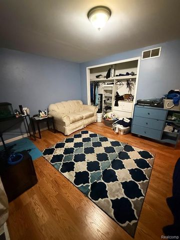 8819 Woodshire Drive, White Lake, MI 48386