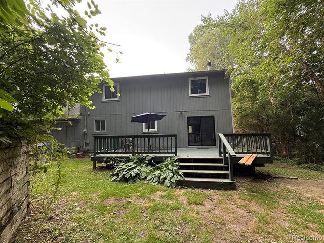 8819 Woodshire Drive, White Lake, MI 48386