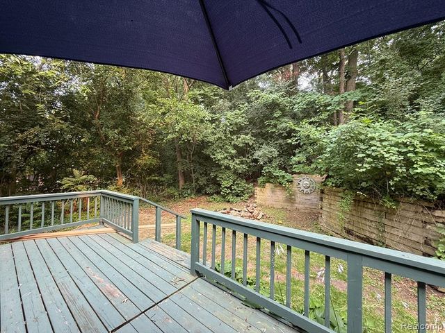 8819 Woodshire Drive, White Lake, MI 48386