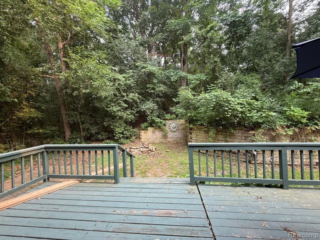 8819 Woodshire Drive, White Lake, MI 48386