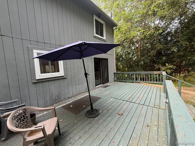 8819 Woodshire Drive, White Lake, MI 48386