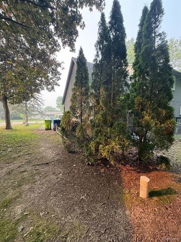 8819 Woodshire Drive, White Lake, MI 48386