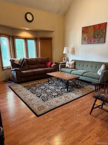 8819 Woodshire Drive, White Lake, MI 48386