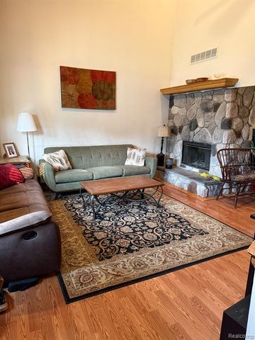 8819 Woodshire Drive, White Lake, MI 48386