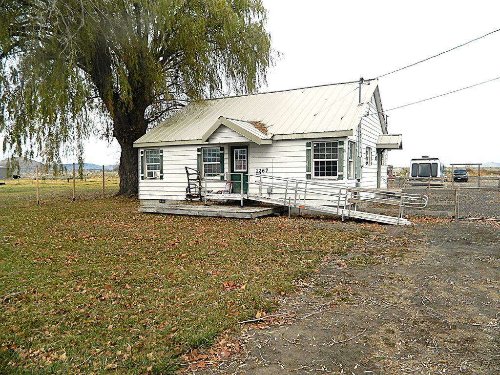 1267 Joe Wright Road, Klamath Falls, OR 97603