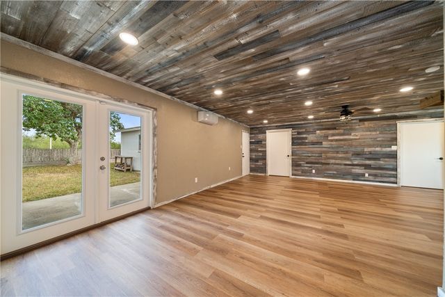 1702 Santa Fe Dr, Kingsville, TX 78363