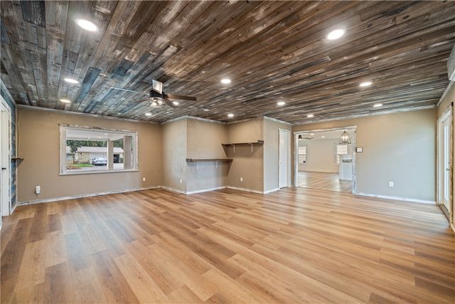 1702 Santa Fe Dr, Kingsville, TX 78363