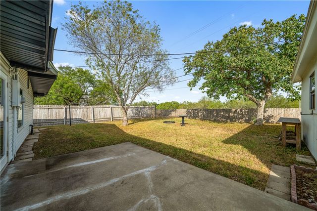 1702 Santa Fe Dr, Kingsville, TX 78363