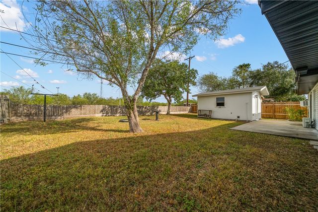 1702 Santa Fe Dr, Kingsville, TX 78363