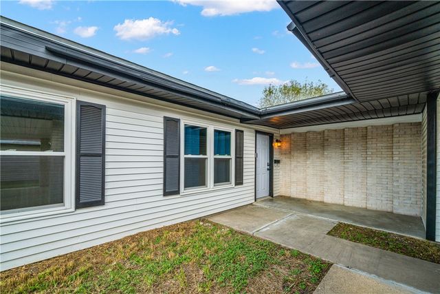 1702 Santa Fe Dr, Kingsville, TX 78363