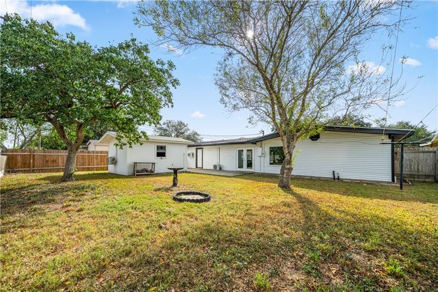 1702 Santa Fe Dr, Kingsville, TX 78363