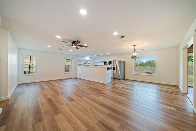 1702 Santa Fe Dr, Kingsville, TX 78363