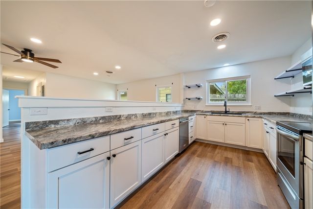 1702 Santa Fe Dr, Kingsville, TX 78363