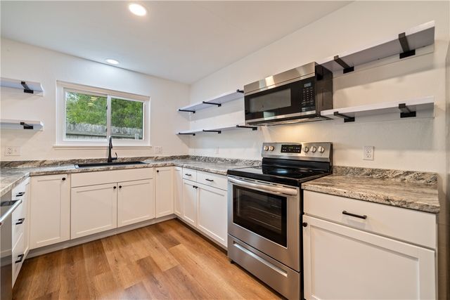 1702 Santa Fe Dr, Kingsville, TX 78363