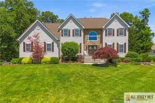 16 Kings Court, Monroe, NJ 08831