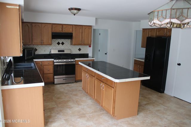 30 Mill Road, Manalapan, NJ 07726