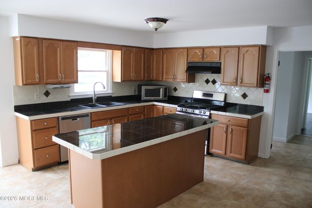 30 Mill Road, Manalapan, NJ 07726