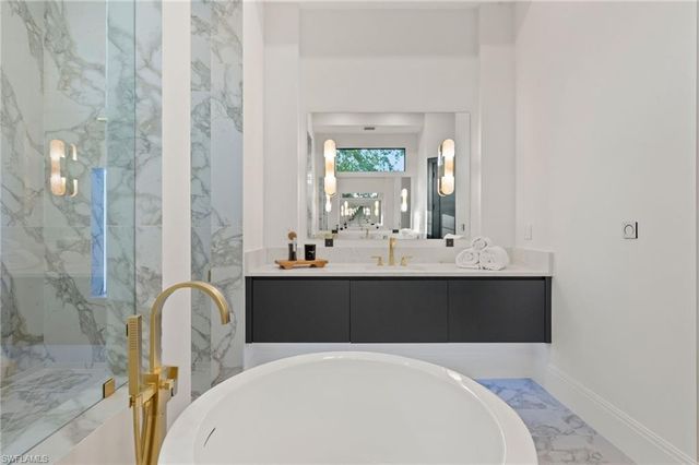 3840 CRAYTON RD, Naples, FL 34103