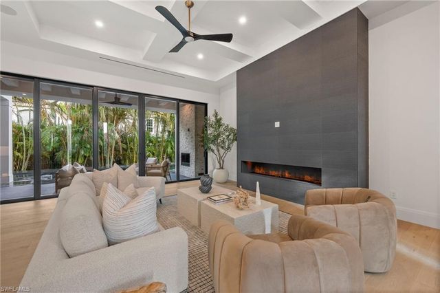 3840 CRAYTON RD, Naples, FL 34103