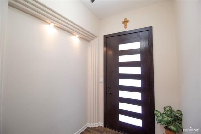 2901 E Imperial Oaks Drive Drive, Alton, TX 78573