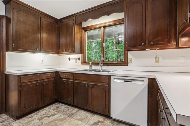 105 Ilex DR, Yorktown, VA 23692