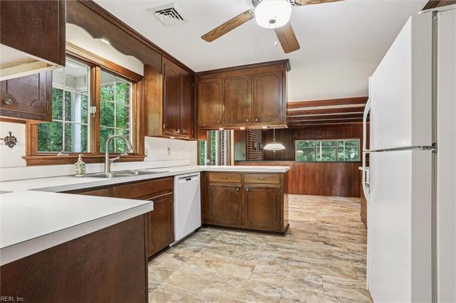 105 Ilex DR, Yorktown, VA 23692