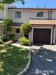 12 Sunflower Court, Edison, NJ 08820