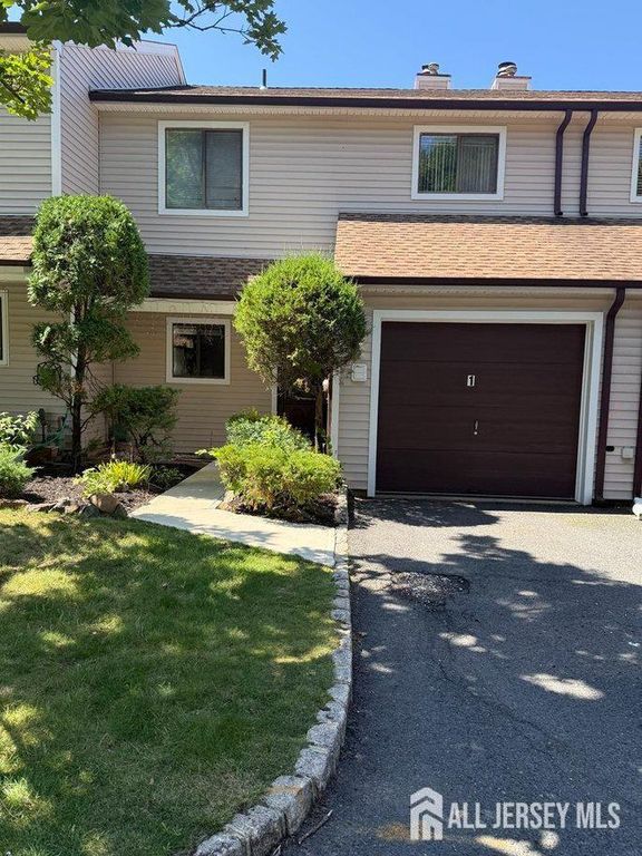12 Sunflower Court, Edison, NJ 08820