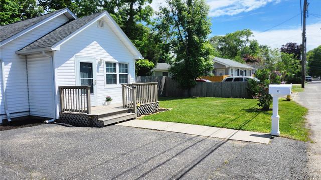 95 Pleasure Avenue, Ronkonkoma, NY 11779