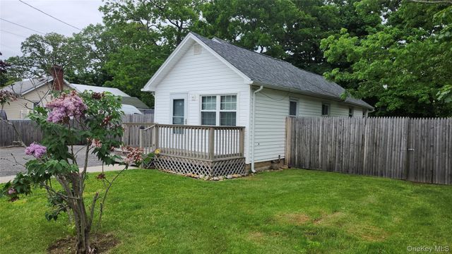 95 Pleasure Avenue, Ronkonkoma, NY 11779
