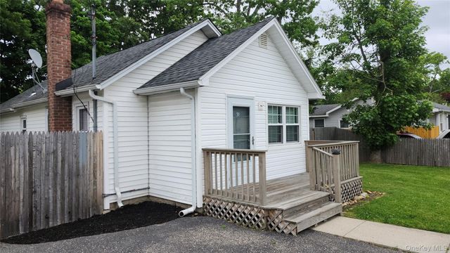 95 Pleasure Avenue, Ronkonkoma, NY 11779