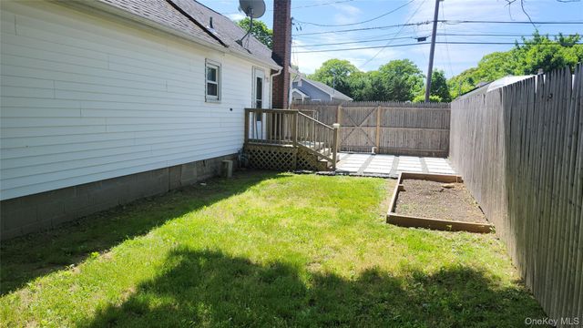 95 Pleasure Avenue, Ronkonkoma, NY 11779
