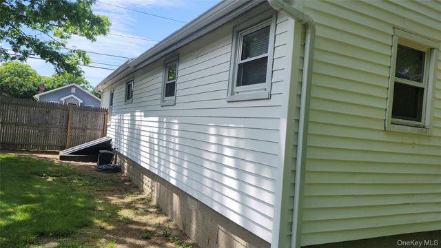 95 Pleasure Avenue, Ronkonkoma, NY 11779