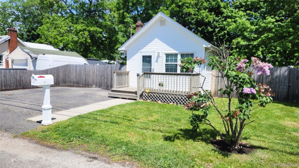 95 Pleasure Avenue, Ronkonkoma, NY 11779