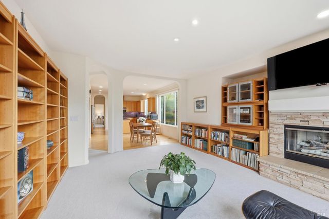 7576 Meadowlark Dr, Sebastopol, CA 95472