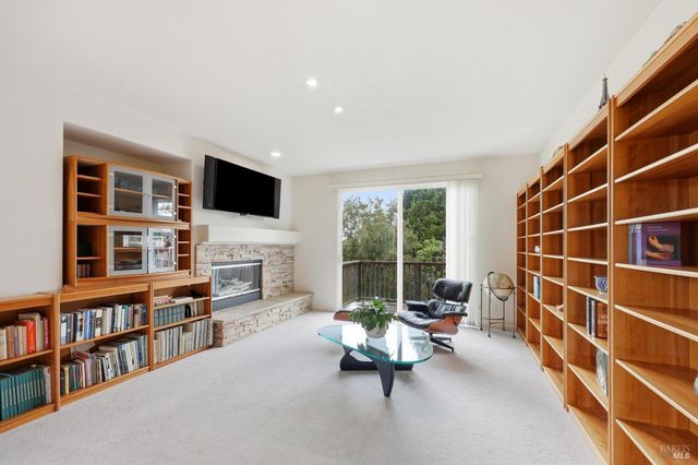 7576 Meadowlark Dr, Sebastopol, CA 95472