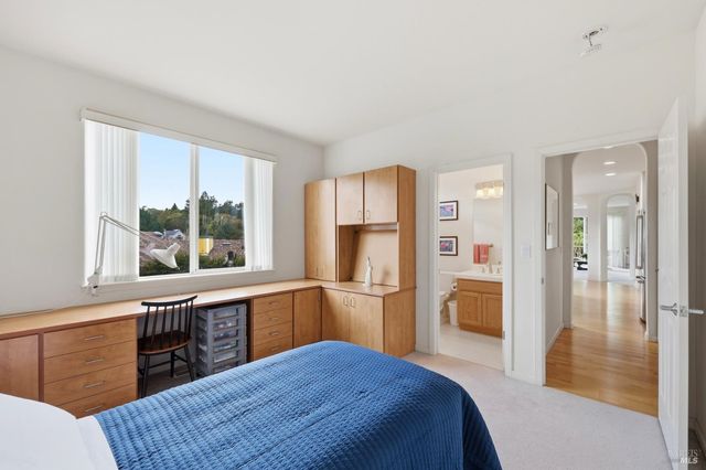 7576 Meadowlark Dr, Sebastopol, CA 95472