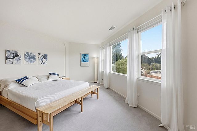 7576 Meadowlark Dr, Sebastopol, CA 95472