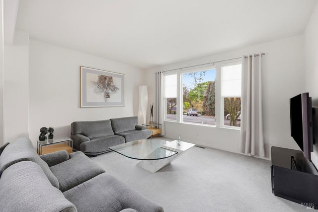 7576 Meadowlark Dr, Sebastopol, CA 95472