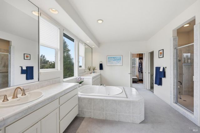 7576 Meadowlark Dr, Sebastopol, CA 95472