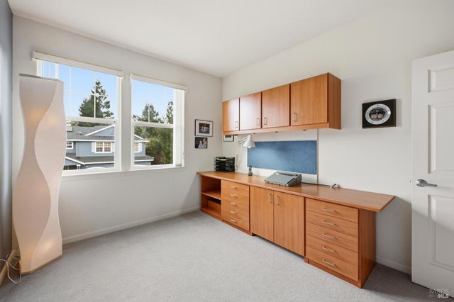 7576 Meadowlark Dr, Sebastopol, CA 95472