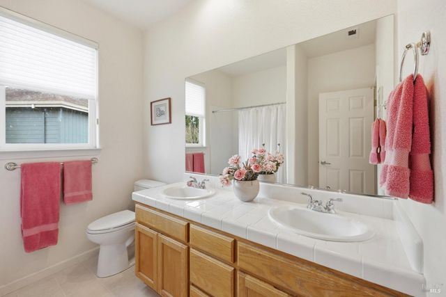 7576 Meadowlark Dr, Sebastopol, CA 95472