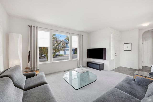 7576 Meadowlark Dr, Sebastopol, CA 95472