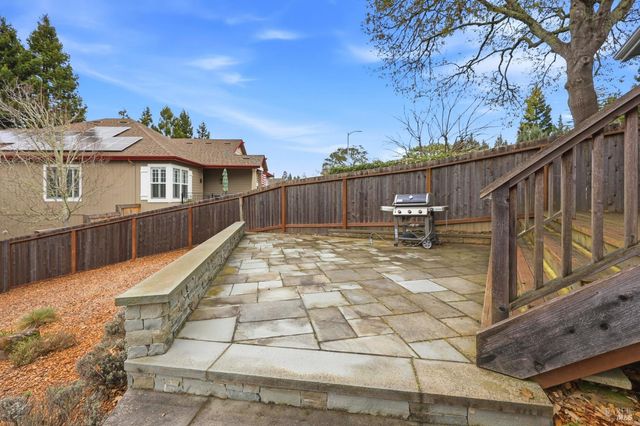 7576 Meadowlark Dr, Sebastopol, CA 95472