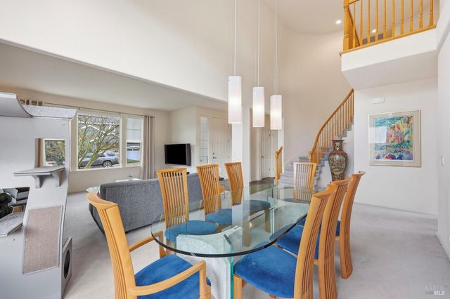 7576 Meadowlark Dr, Sebastopol, CA 95472