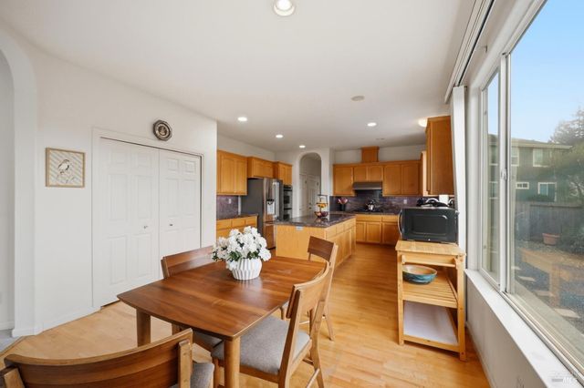 7576 Meadowlark Dr, Sebastopol, CA 95472