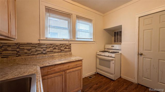 5771 Chatsworth Street, Detroit, MI 48224
