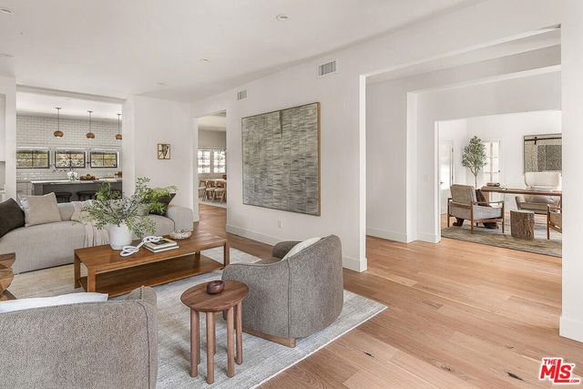 940 Westchester Place, Los Angeles, CA 90019